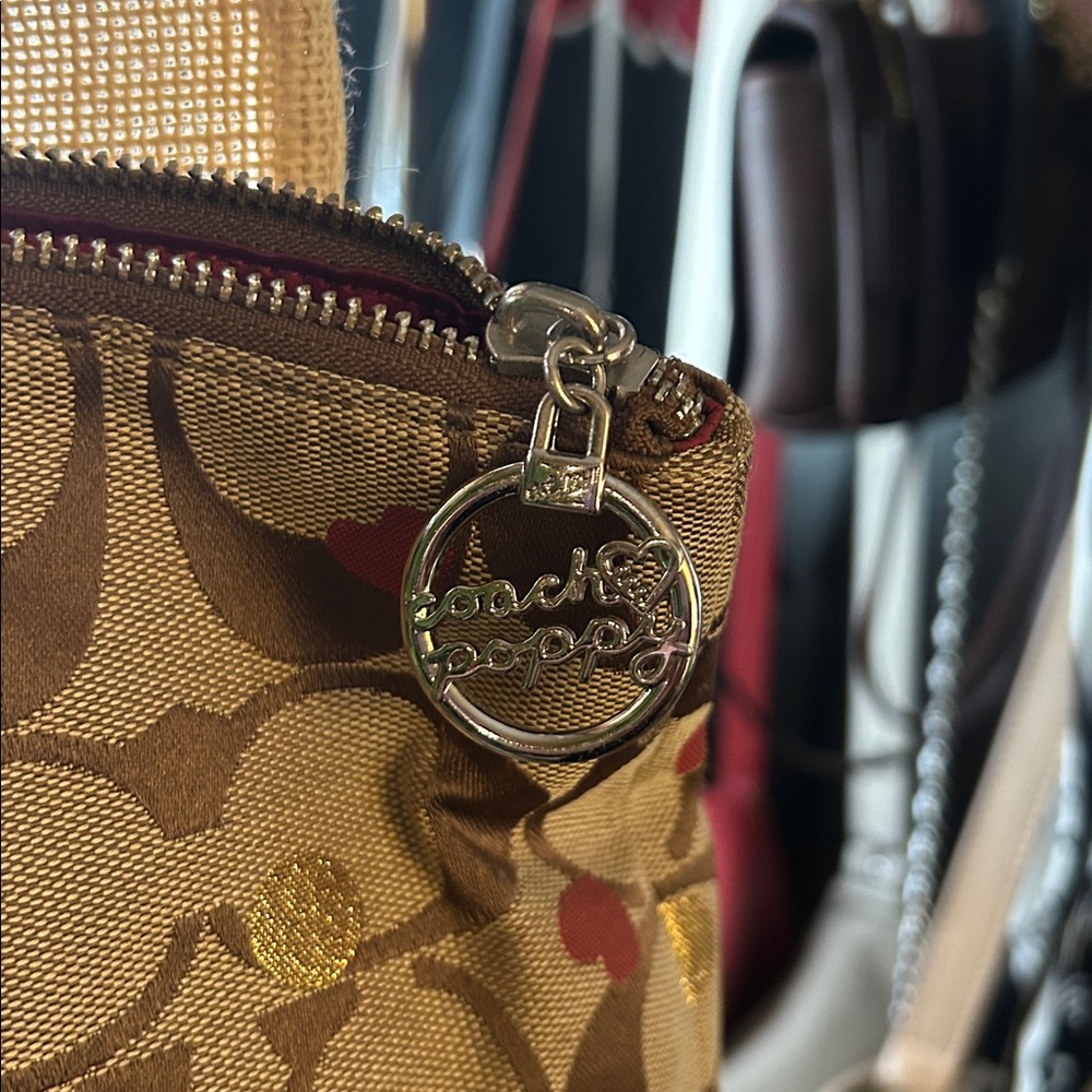 Coach Poppy Laura Secret Admirer Tote Bag Signature Canvas and Patent Leather. - Picture 2 of 9